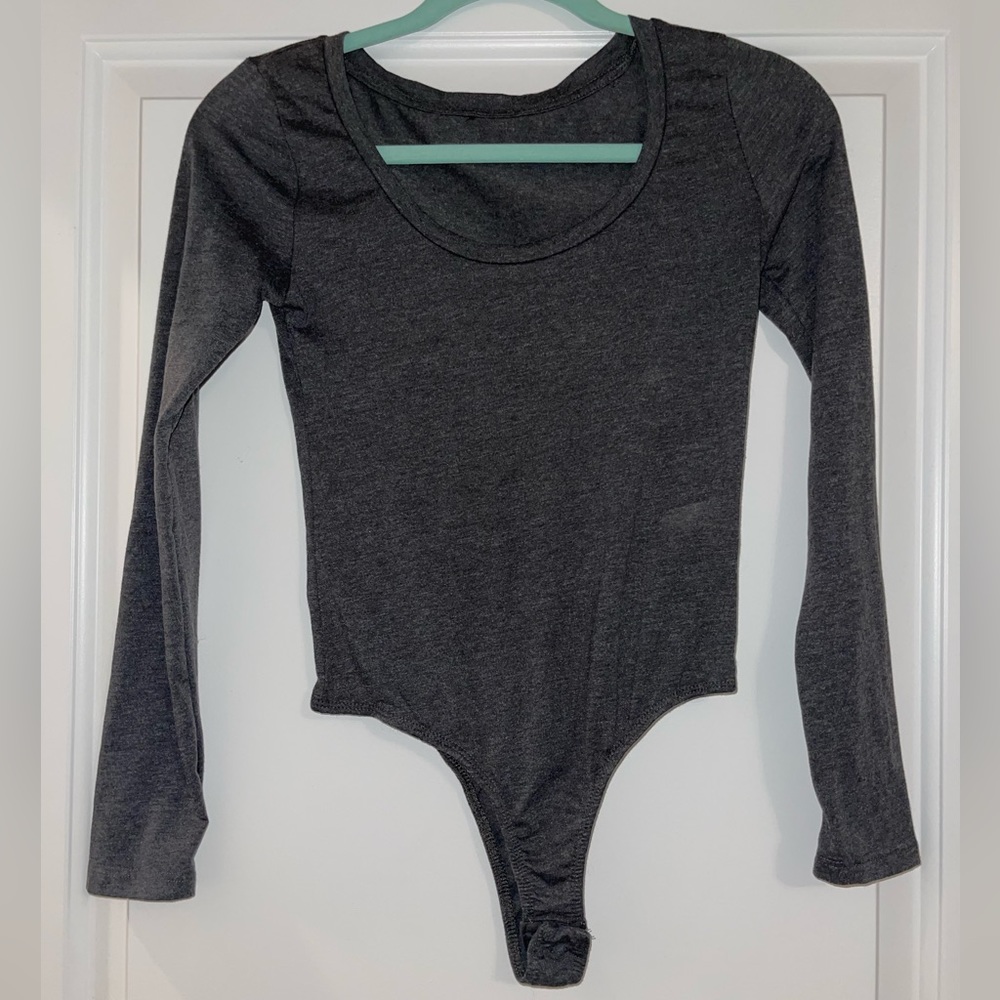 LONGSLEEVE GREY BODYSUIT